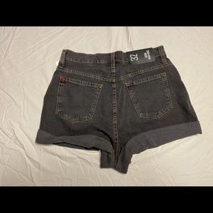 NEVER WORN shorts